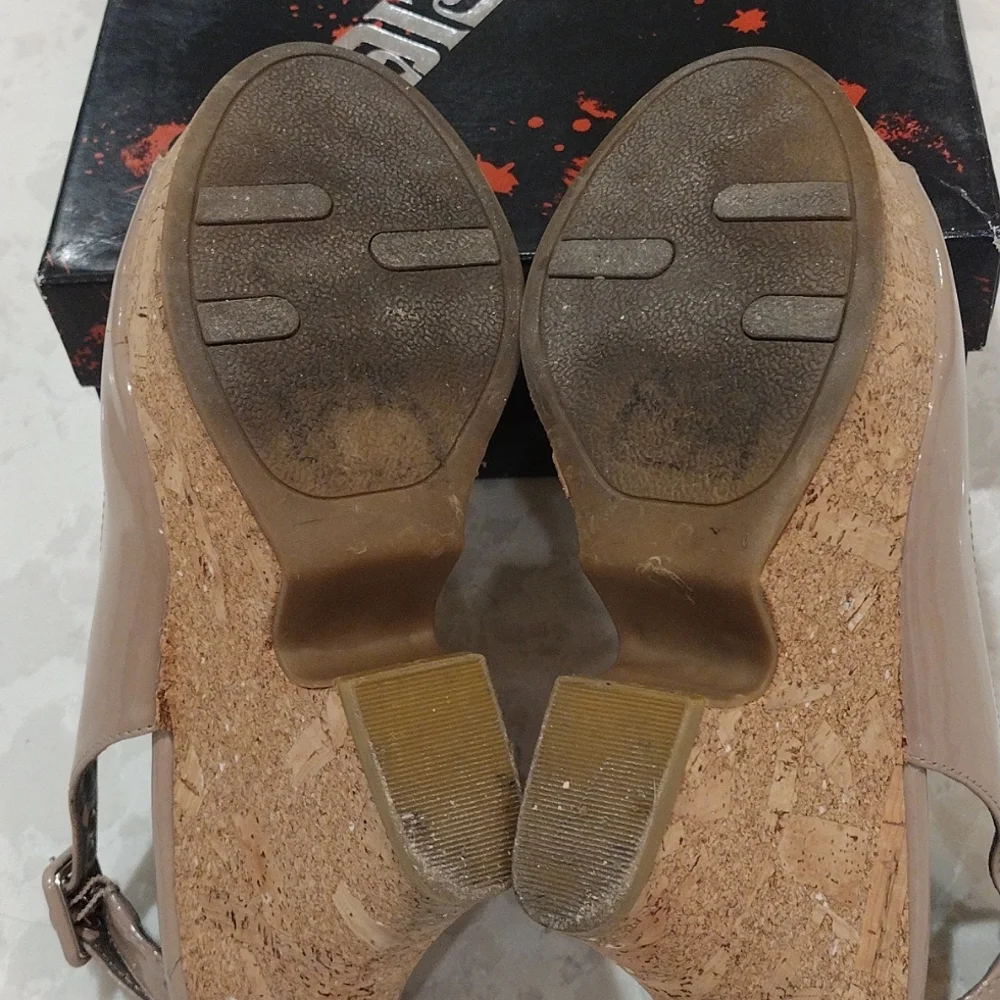 Fergalicious By Fergie. Beige and Cork Platform Wedges. Size 8M - Picture 7 of 7